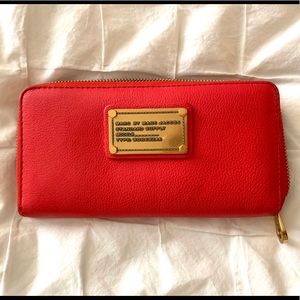Marc Jacobs q slim zip around wallet